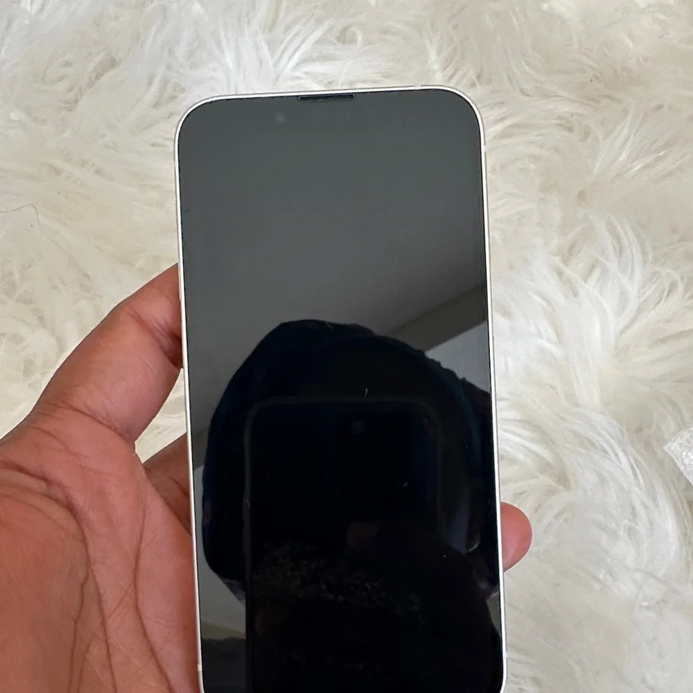 Sleek Black Smartphone iPhone 13 mini unlocked. 512gb Starlight